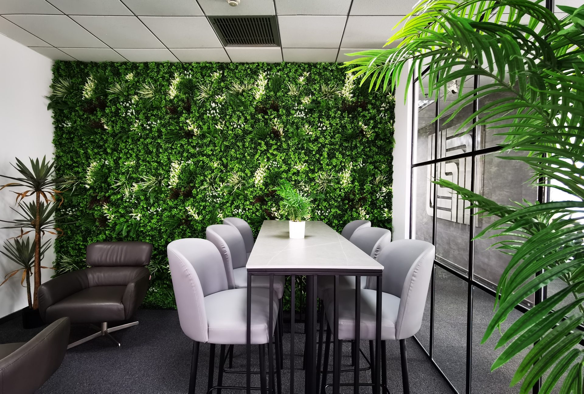 Decoration in Business Area 1 DECORATION IN BUSINESS AREA