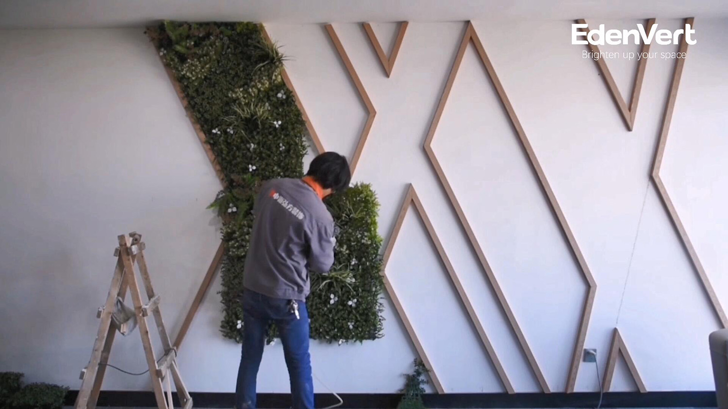 Video de Instalación 1 Design and installation of artificial vertical garden