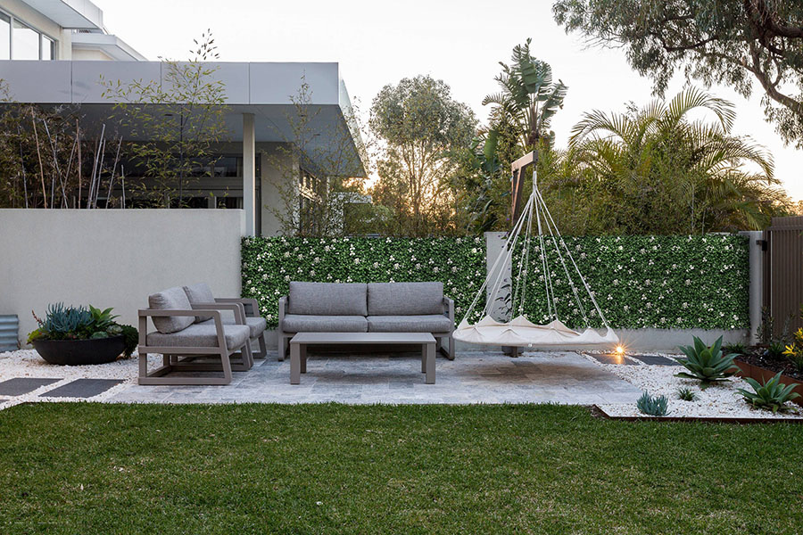 Why Go for an Artificial Greenery Privacy Screen? 4 Artificial hedge fence