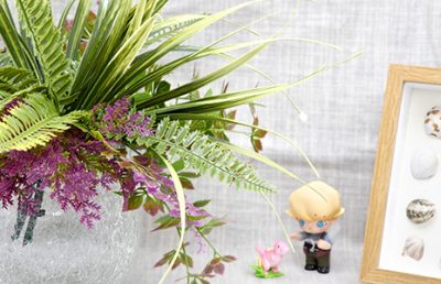 Exhibición deslumbrante con ramas artificiales