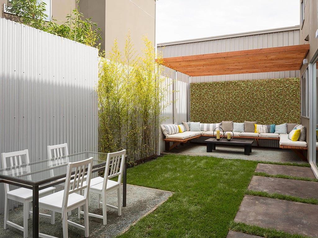 DISCOVER THE POWER OF A FAKE PLANT WALL 1 vertical wall garden