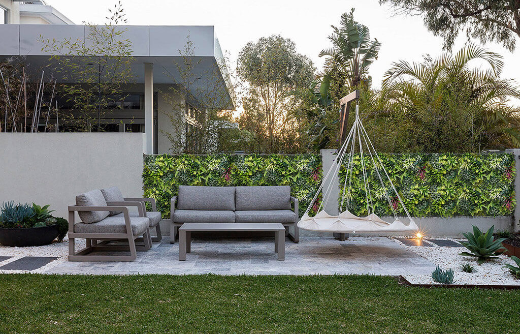 Cómo instalar muros verdes o paneles de seto artificiales 19 STYLISH AND PRIVATE WALL GARDEN