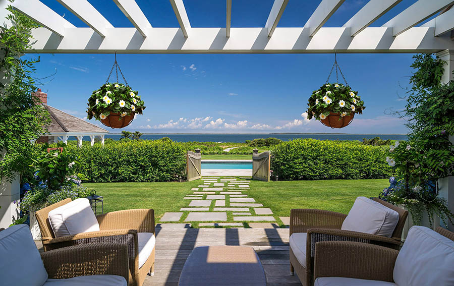 What Are the Best Artificial Plants for Outdoors? 4 Artificial Hanging Baskets for Outdoors