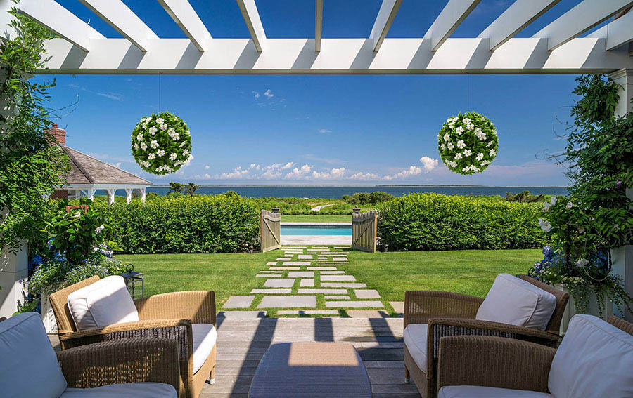 20 Easy Tips for Decorating with Artificial Plants 20 hanging topiary balls