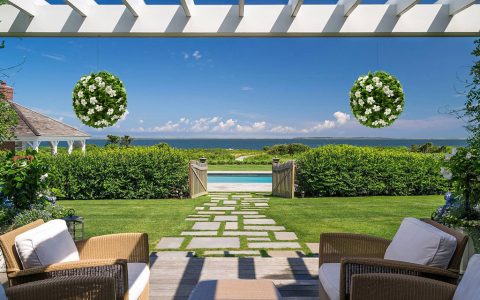 MAXIMIZE OUTDOOR APPEAL WITH FAUX TOPIARY BALLS