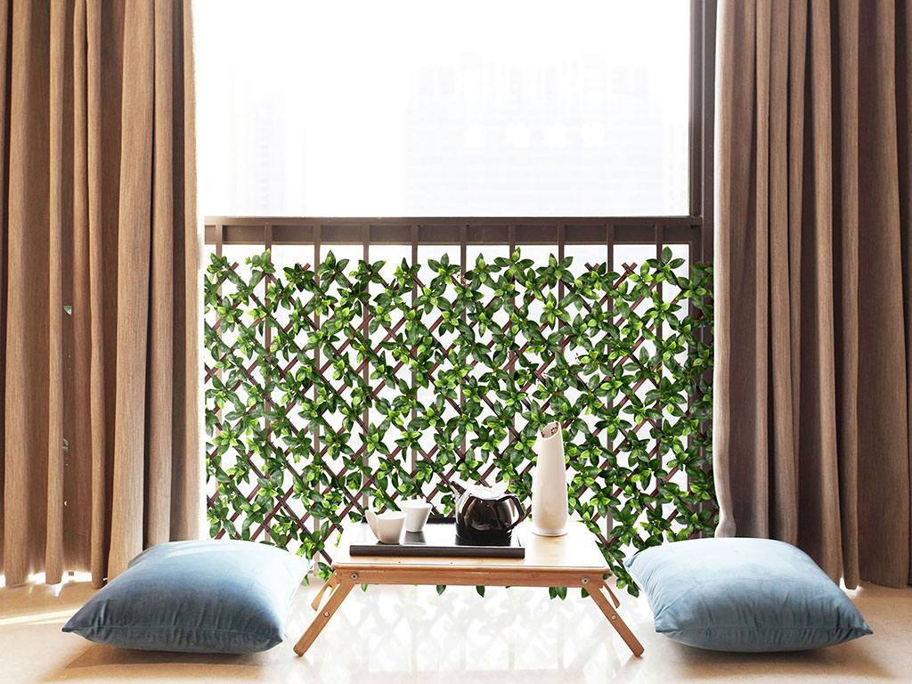 BALCONY PRIVACY WITH ARTIFICIAL TRELLIS