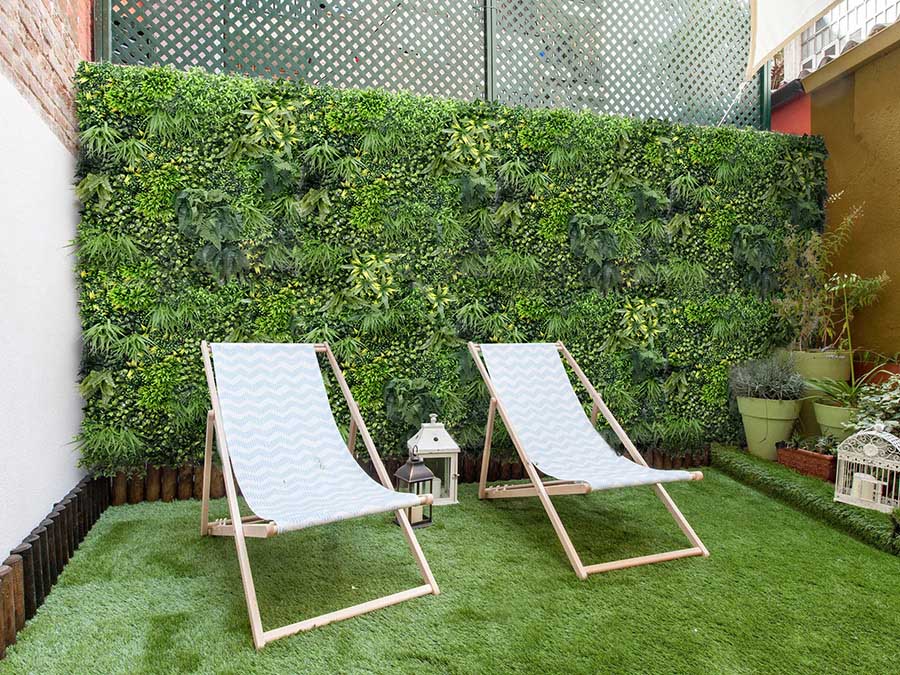 fade-resistant artificial grass wall