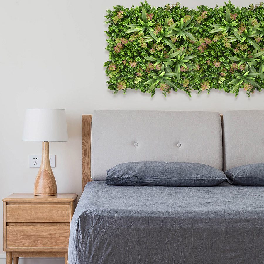 30 Ideas de Decoración de Pared con Verde Artificial 8 Pared de plantas artificiales para dormitorio
