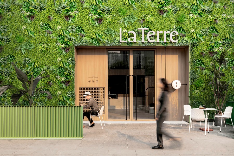 ¿Está bien poner plantas artificiales en exteriores? 3 jardn vertical